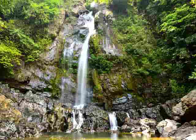韩系简约风穿搭(韩系简约壁纸)