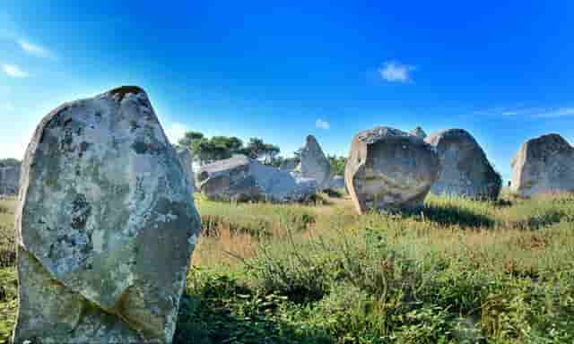 黑色搭配衣服技巧时尚(时尚黑色衣服搭配图片)