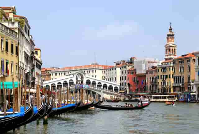 夏季穿衣时尚搭配技巧女(165男生夏季穿衣搭配技巧)